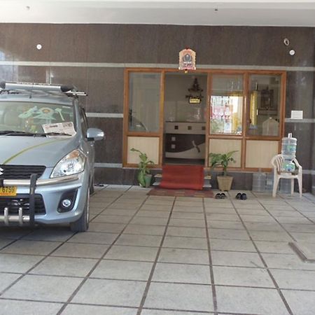Kvr Deluxe Residency Vila Tirupati Exterior foto