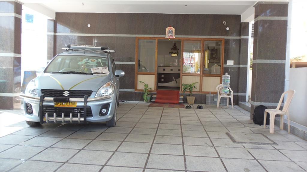 Kvr Deluxe Residency Vila Tirupati Exterior foto